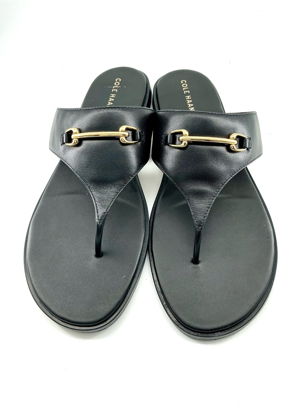 Cole Haan Black Leather Flynn Thong Sandal Gold Hardware Sz 10 - Picture 3 of 5